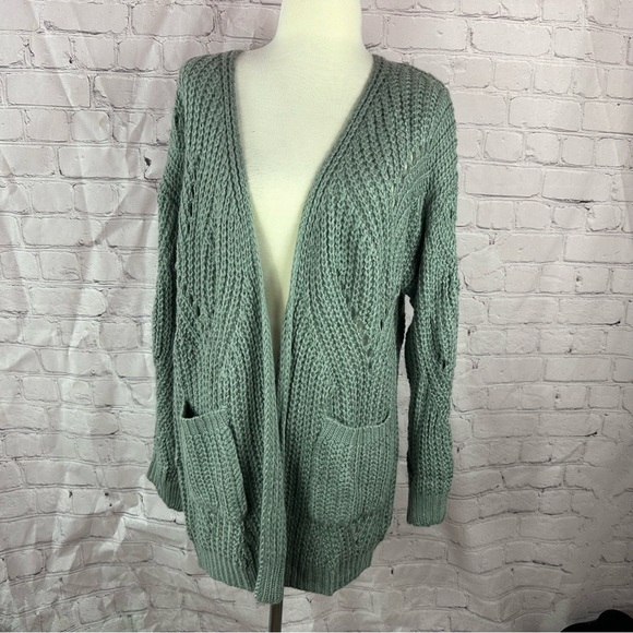 Boutique NWT Dark sage cardigan with pattern and pockets - Picture 3 of 9